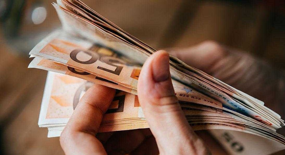 Euro prek rekorde te reja, zbret ne kufirin e 112 lekeve